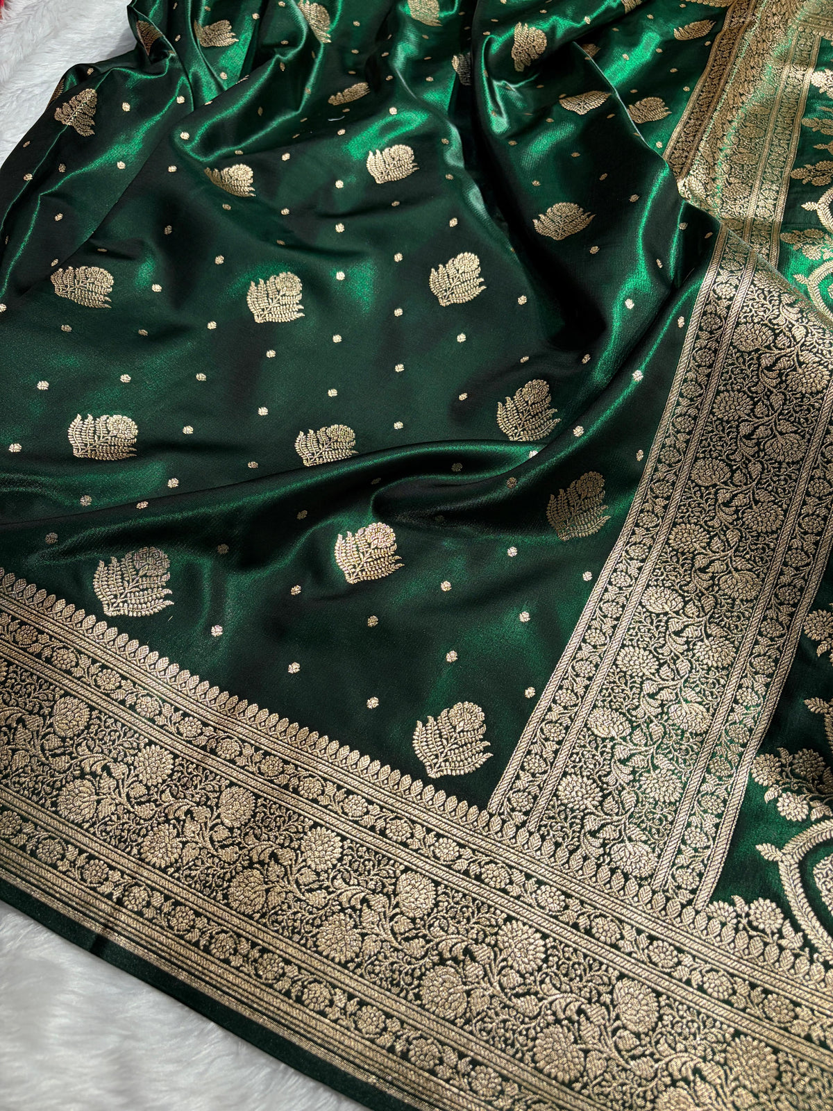 Banarasi Bottle Green Shades Booti Pattern Banarasi Satin Silk Saree SS59