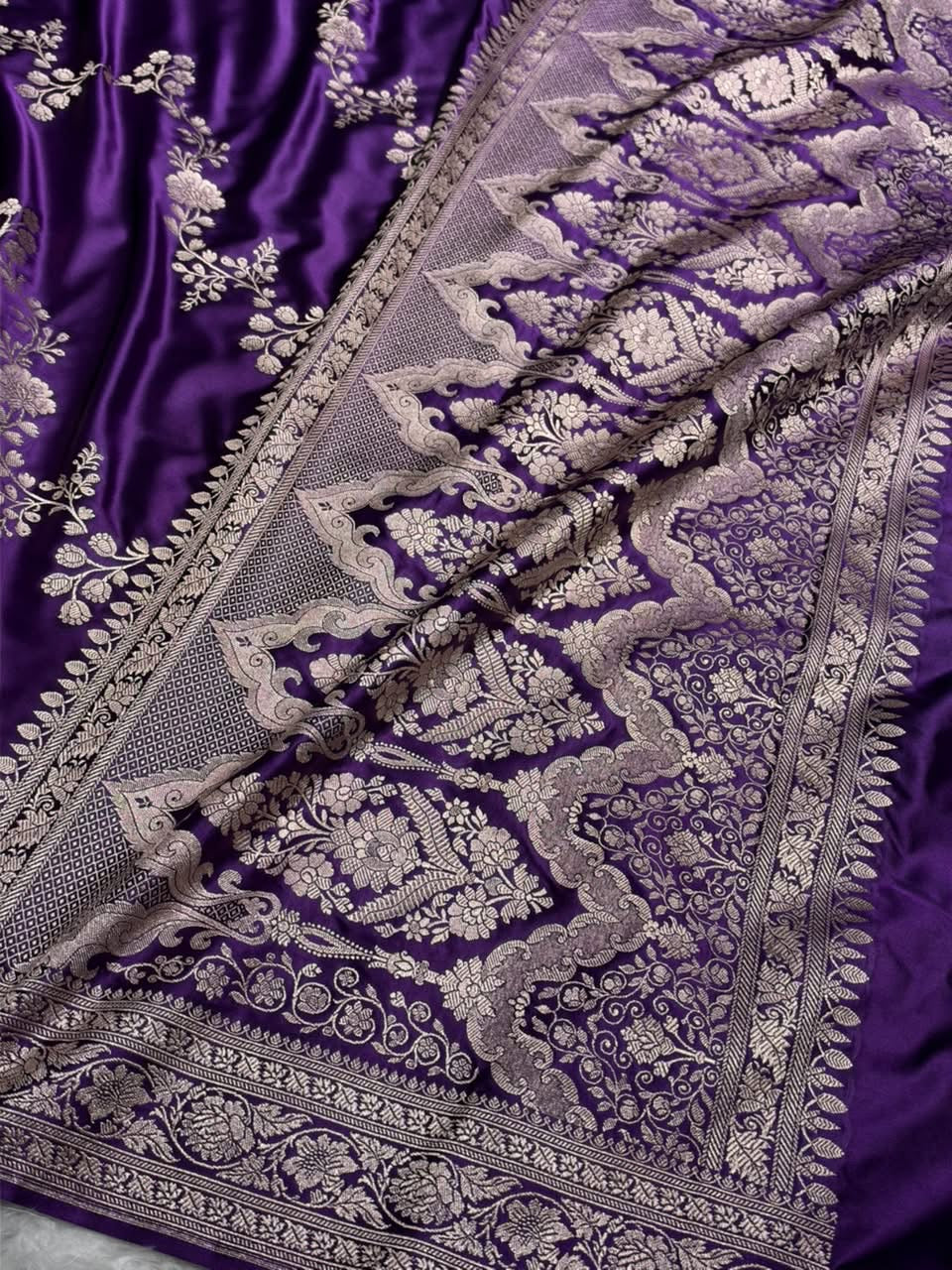 Traditional Banarasi Floral Cross Pattern in Purple Shades Floral Mashru Silk Saree MCS110