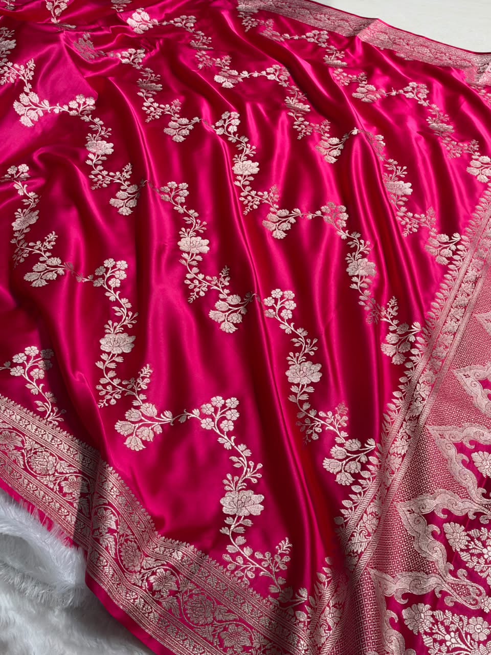 Traditional Banarasi Floral Cross Pattern in Ruby Rani Shades Floral Mashru Silk Saree MCS110