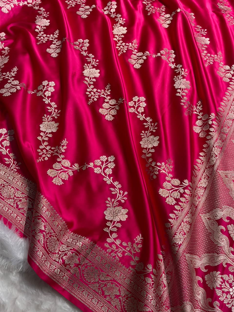 Traditional Banarasi Floral Cross Pattern in Ruby Rani Shades Floral Mashru Silk Saree MCS110