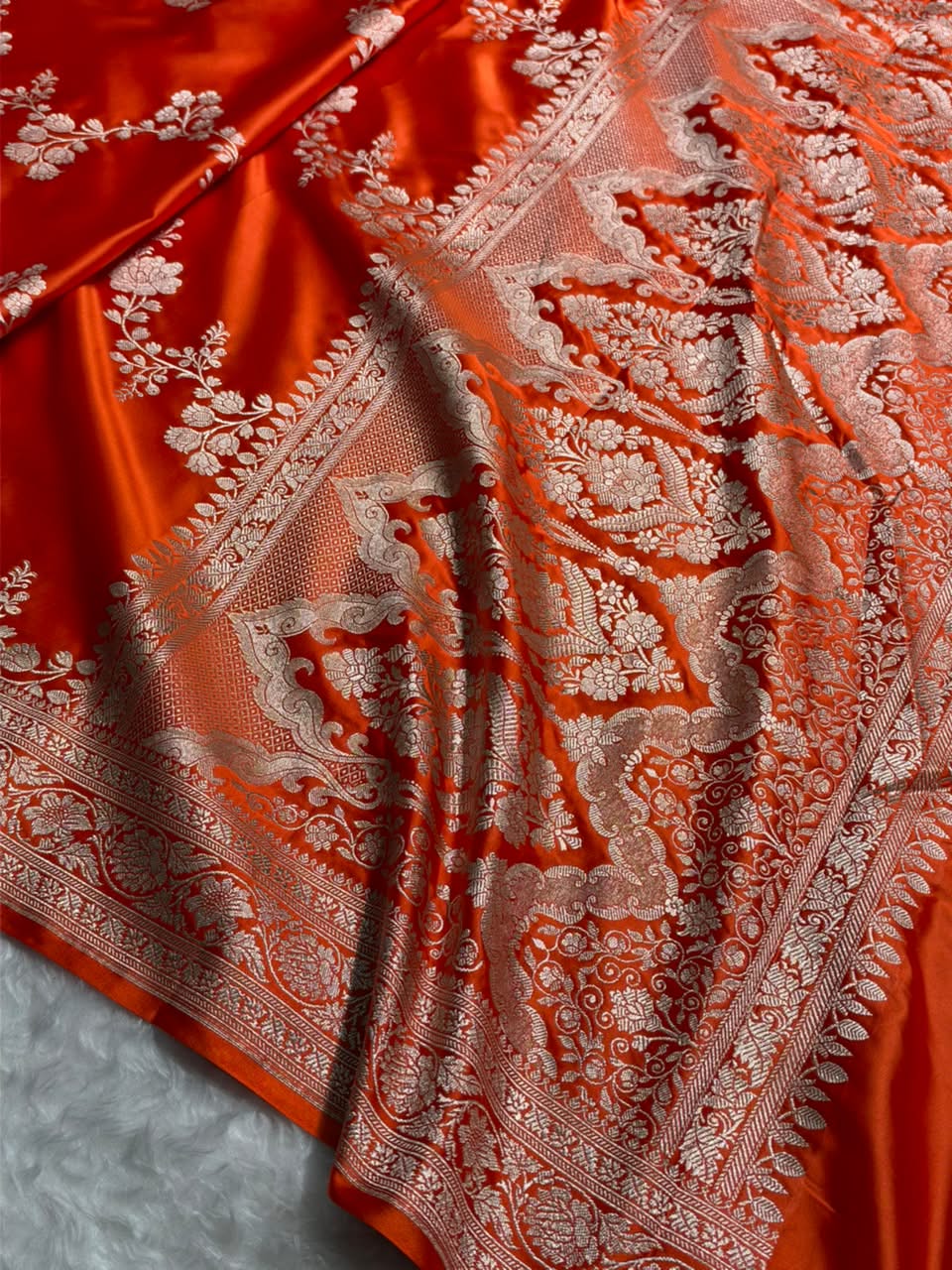 Traditional Banarasi Floral Cross Pattern in Orange Shades Floral Mashru Silk Saree MCS110