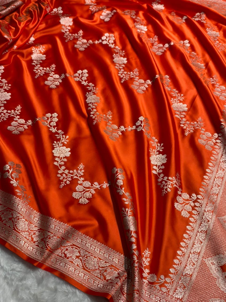 Traditional Banarasi Floral Cross Pattern in Orange Shades Floral Mashru Silk Saree MCS110