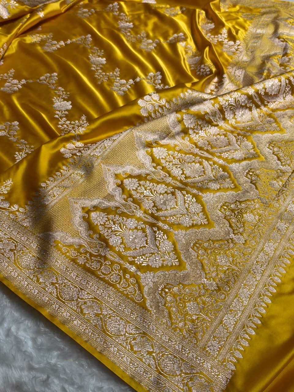 Traditional Banarasi Floral Cross Pattern in Yellow Shades Floral Mashru Silk Saree MCS110