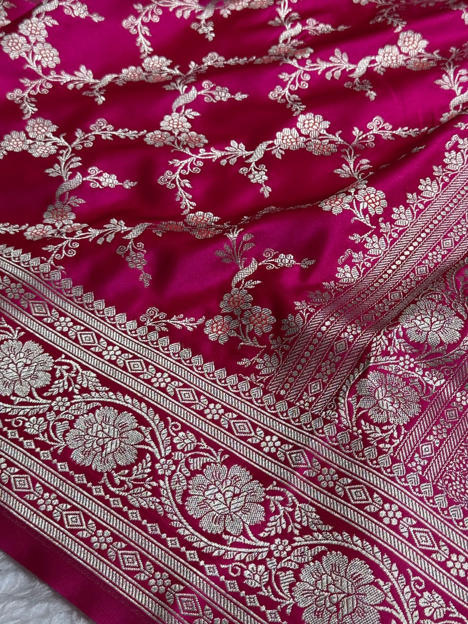Pinkish Magenta Jaal Pattern Mashru Silk Saree
