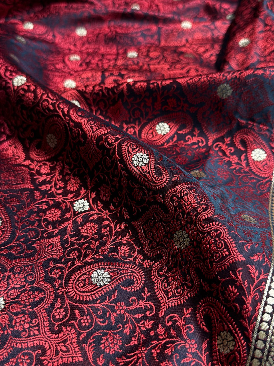 Redish Chocolate Tanchoi Booti Katan Silk Saree SKTM-08