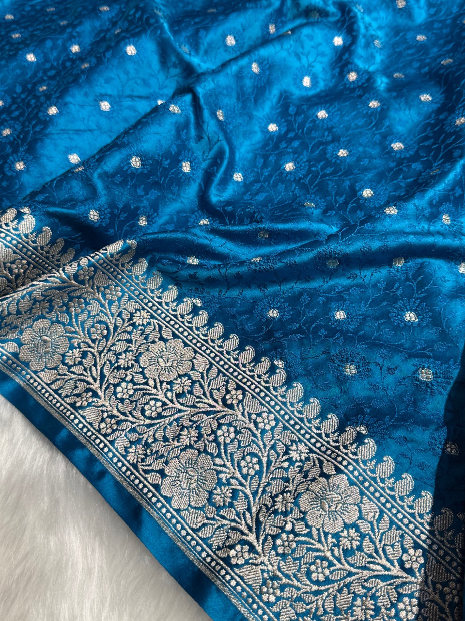 Dusty Blue Shades Booti Tanchoi Mashru Silk Saree