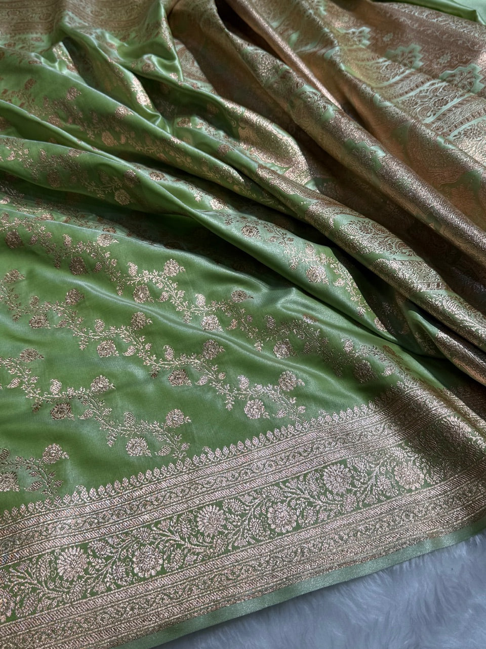 Banarasi Light Pista Cross Jaal Satin Silk Saree SS11