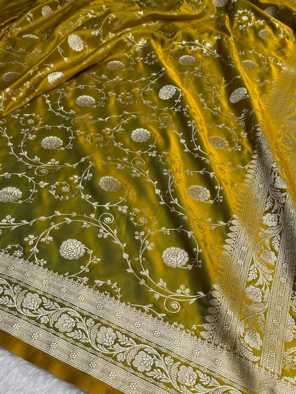 Neon Lemon Green Shades Jaal Pattern Mashru Silk Saree