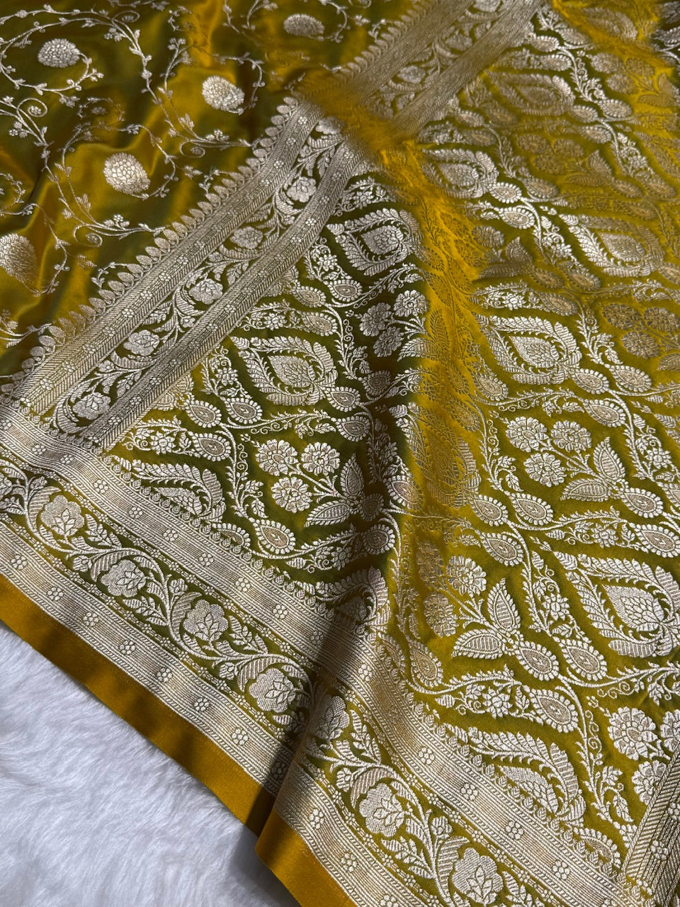 Neon Lemon Green Shades Jaal Pattern Mashru Silk Saree