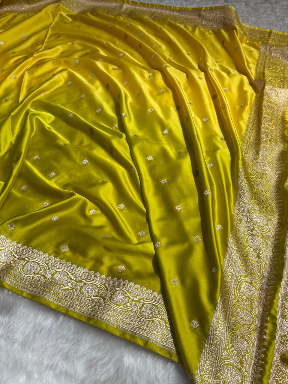 Banarasi Mehandi Booti Mashru Silk Saree