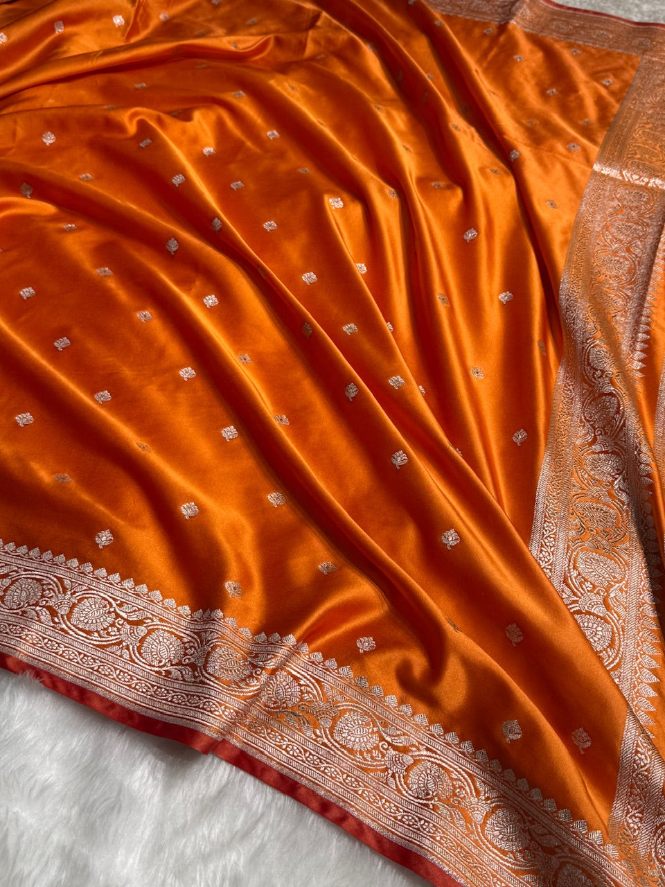 Banarasi Gold Booti Mashru Silk Saree
