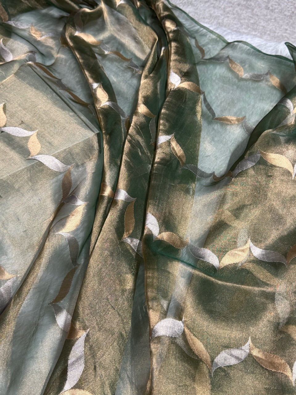 Bottle Green Floral Shades Pure Tissue Handloom Silk Saree PT-24