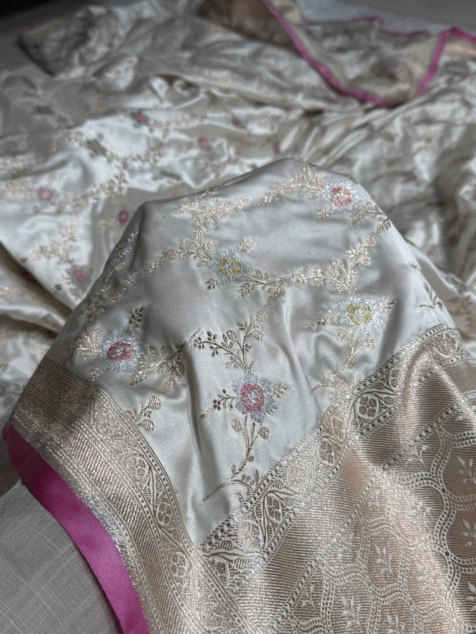 White Minakari Jaal With Pink Edge Mashru Silk Saree