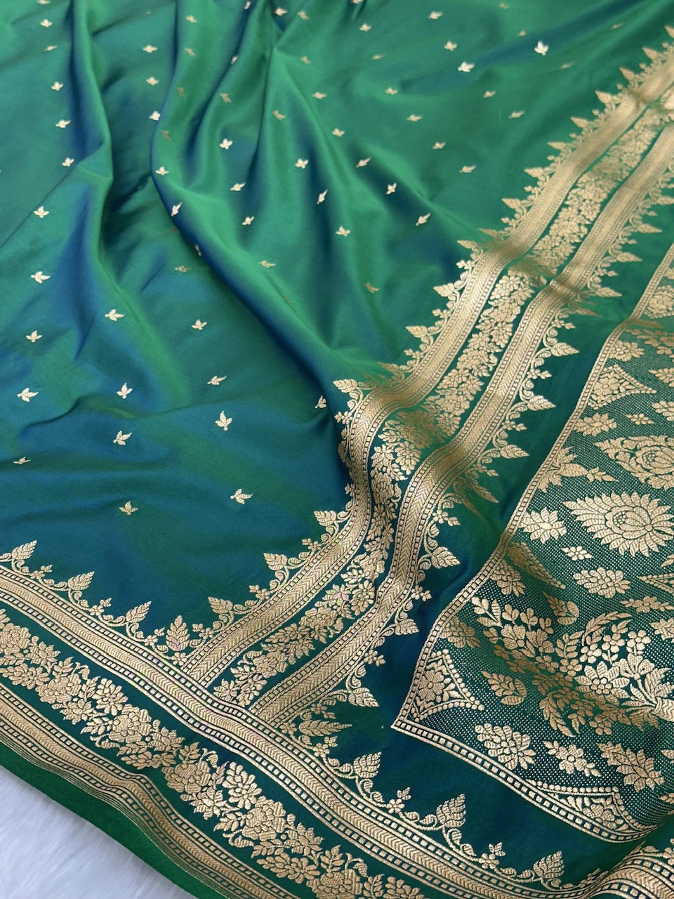 Cross Bottle Green Banarasi Booti Katan Silk Saree