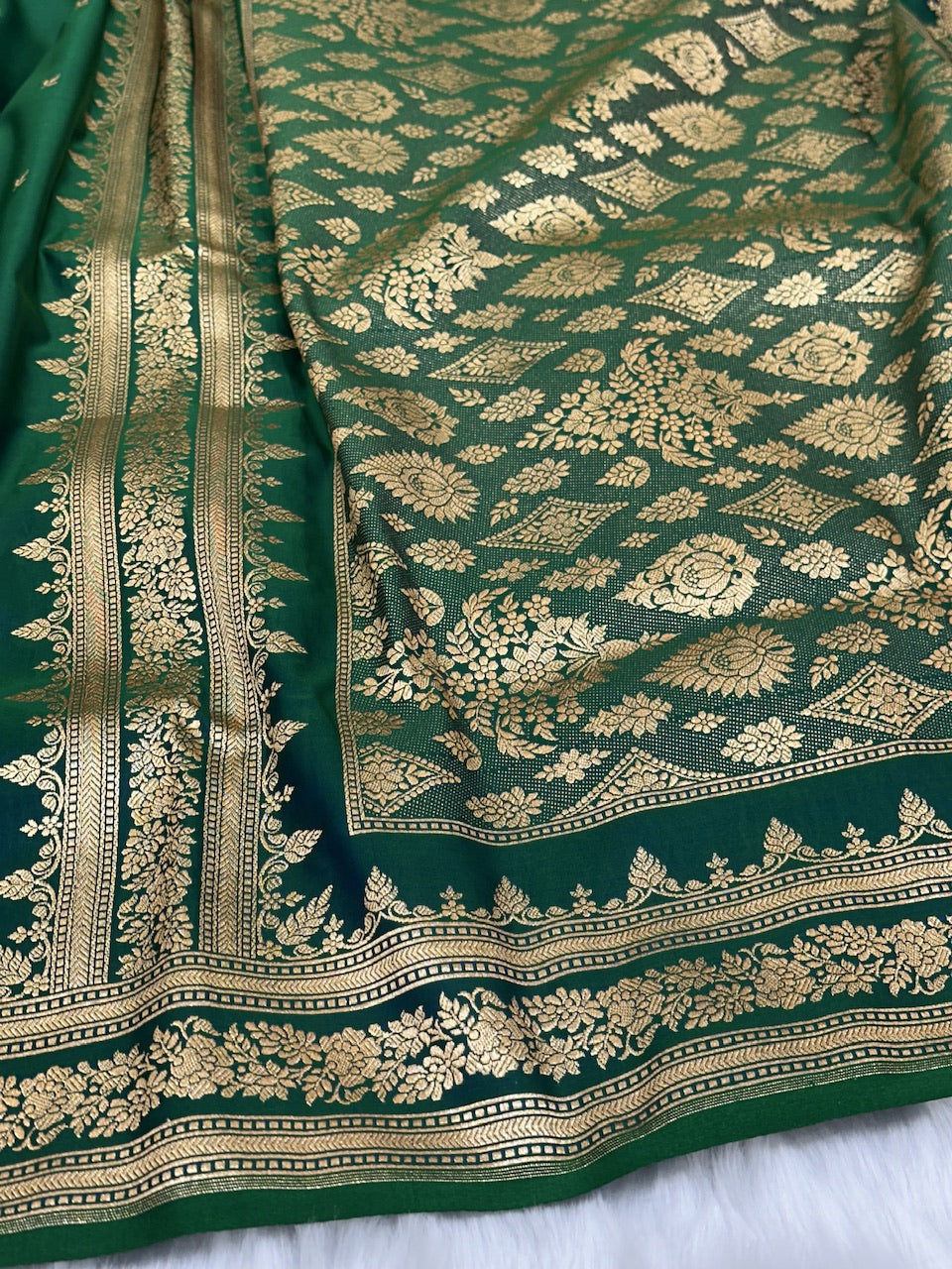 Cross Bottle Green Banarasi Booti Katan Silk Saree