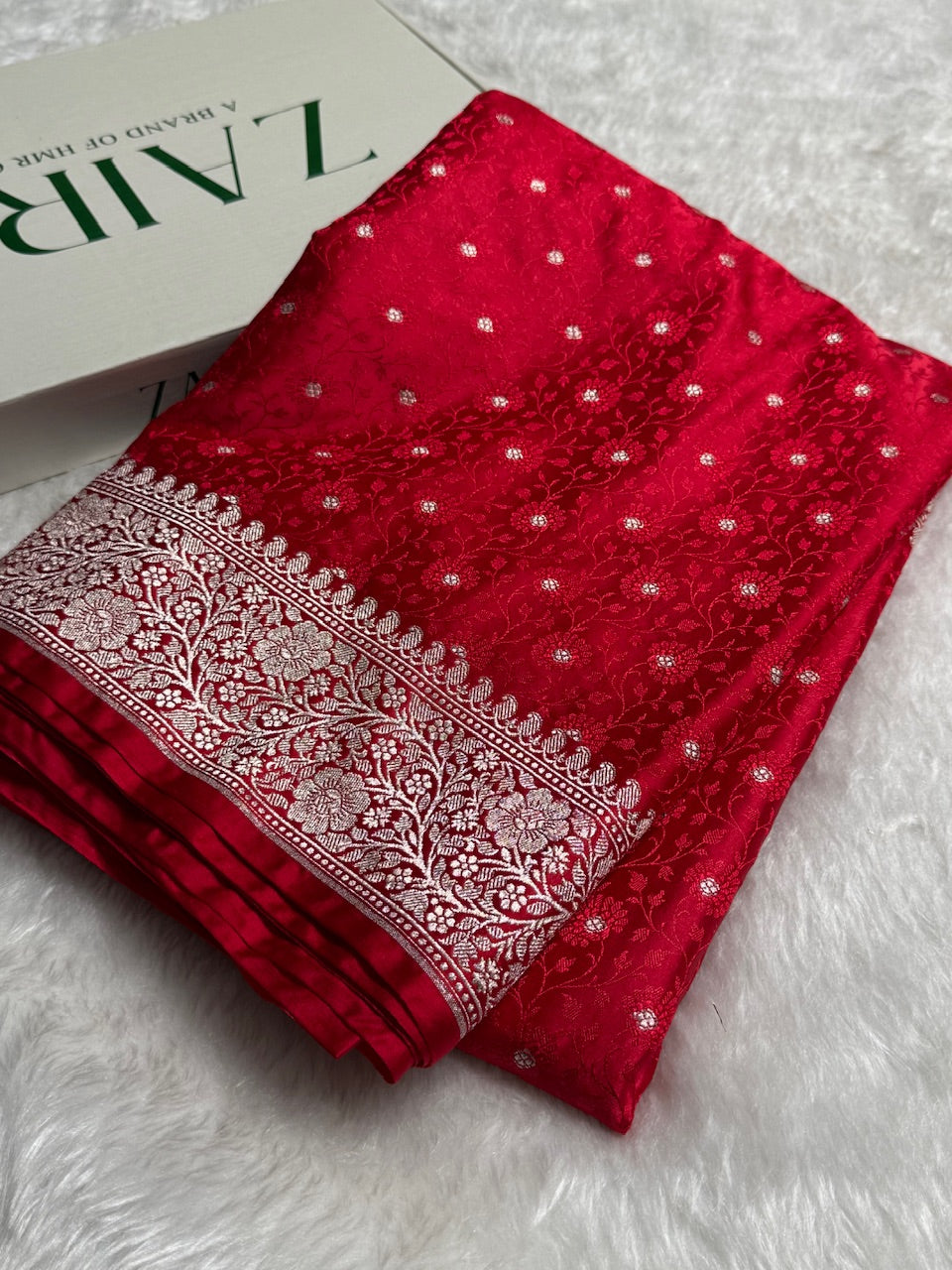 Red Shades Booti Tanchoi Mashru Silk Saree