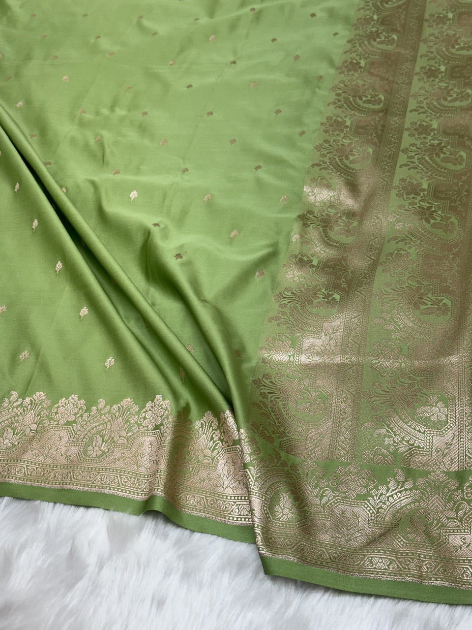 Parrot Green Shades Motif Booti Mashru Silk Saree