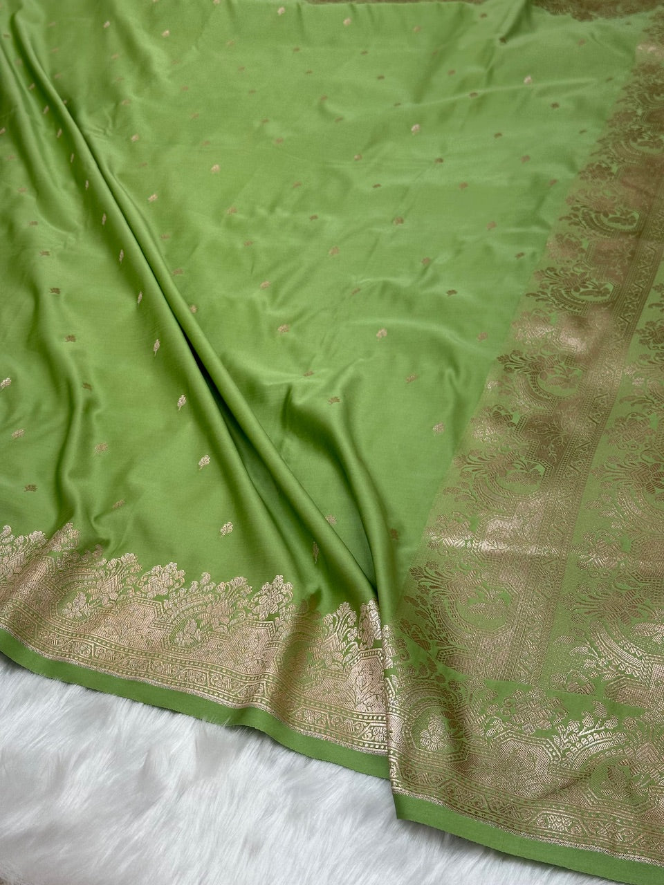 Parrot Green Shades Motif Booti Mashru Silk Saree