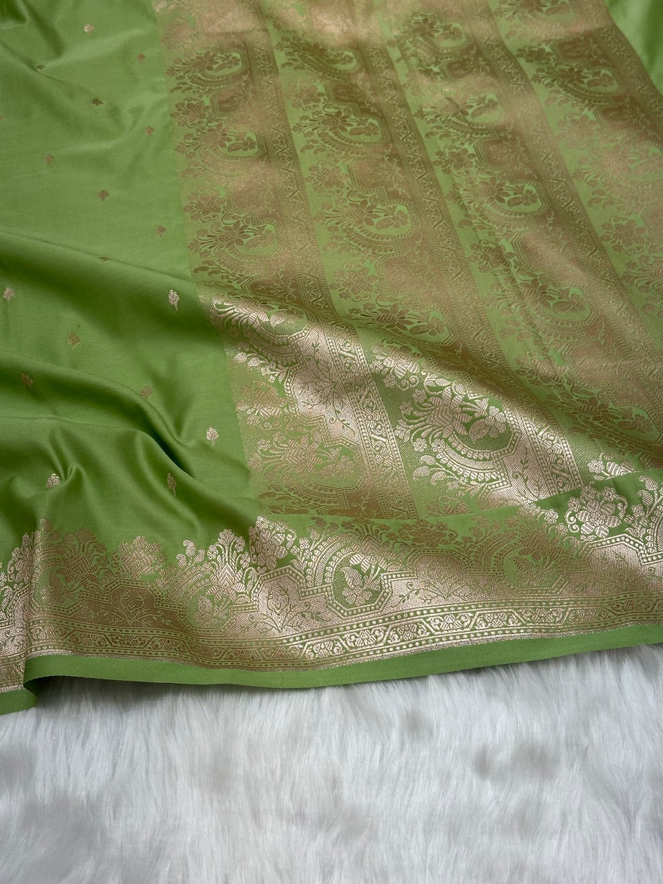 Parrot Green Shades Motif Booti Mashru Silk Saree