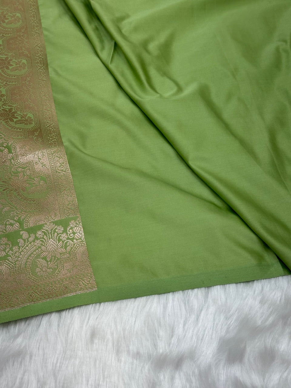 Parrot Green Shades Motif Booti Mashru Silk Saree