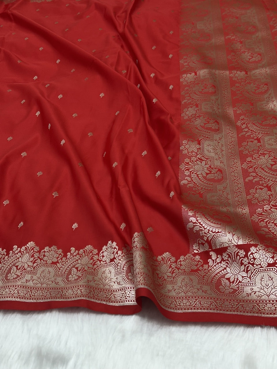 Red Shades Motif Booti Mashru Silk Saree
