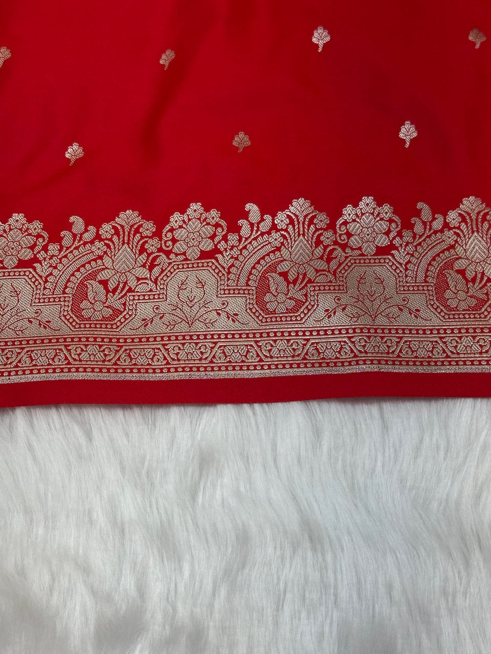 Red Shades Motif Booti Mashru Silk Saree