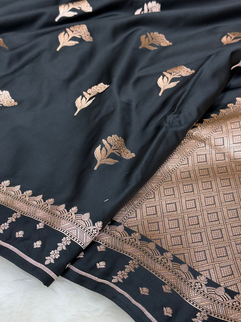 Black Floral Booti Motif Mashru Silk Saree