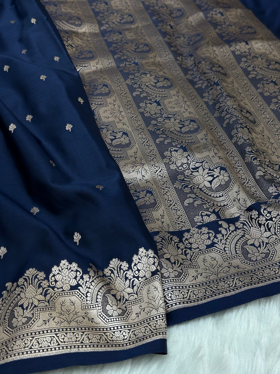 Navy Blue Shades Motif Booti Mashru Silk Saree