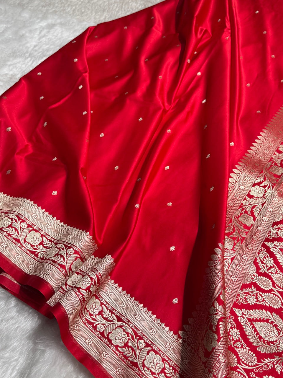 Red Shades Motif Booti Mashru Silk Saree