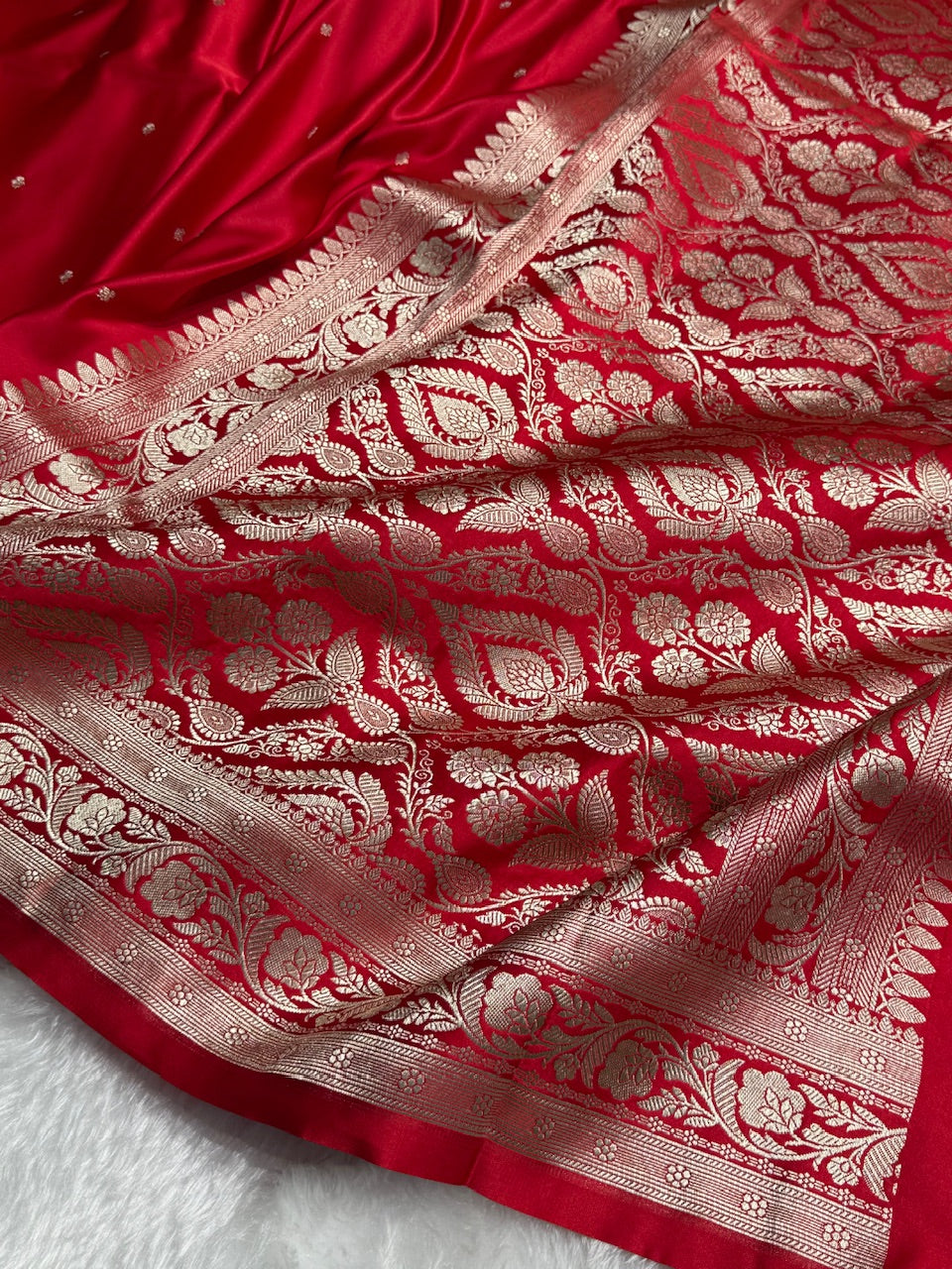 Red Shades Motif Booti Mashru Silk Saree