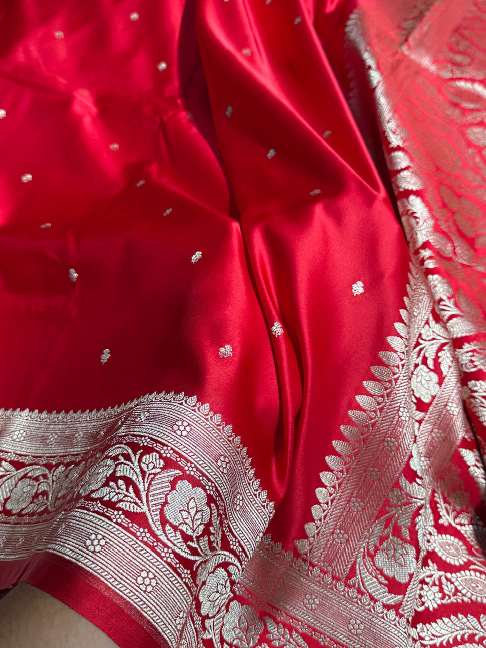 Red Shades Motif Booti Mashru Silk Saree