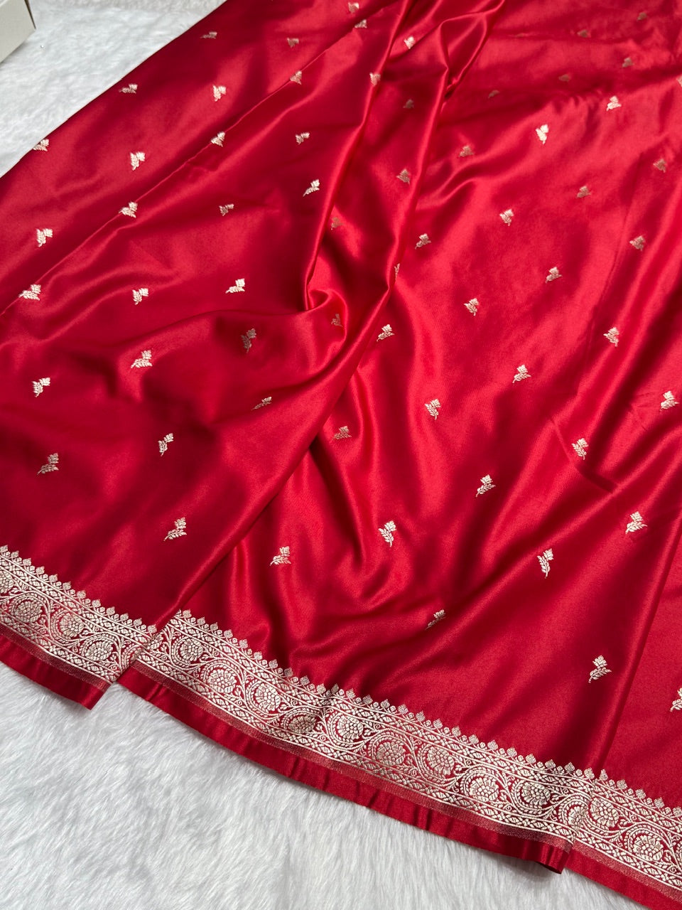 Red Floral Booti Mashru Silk Saree