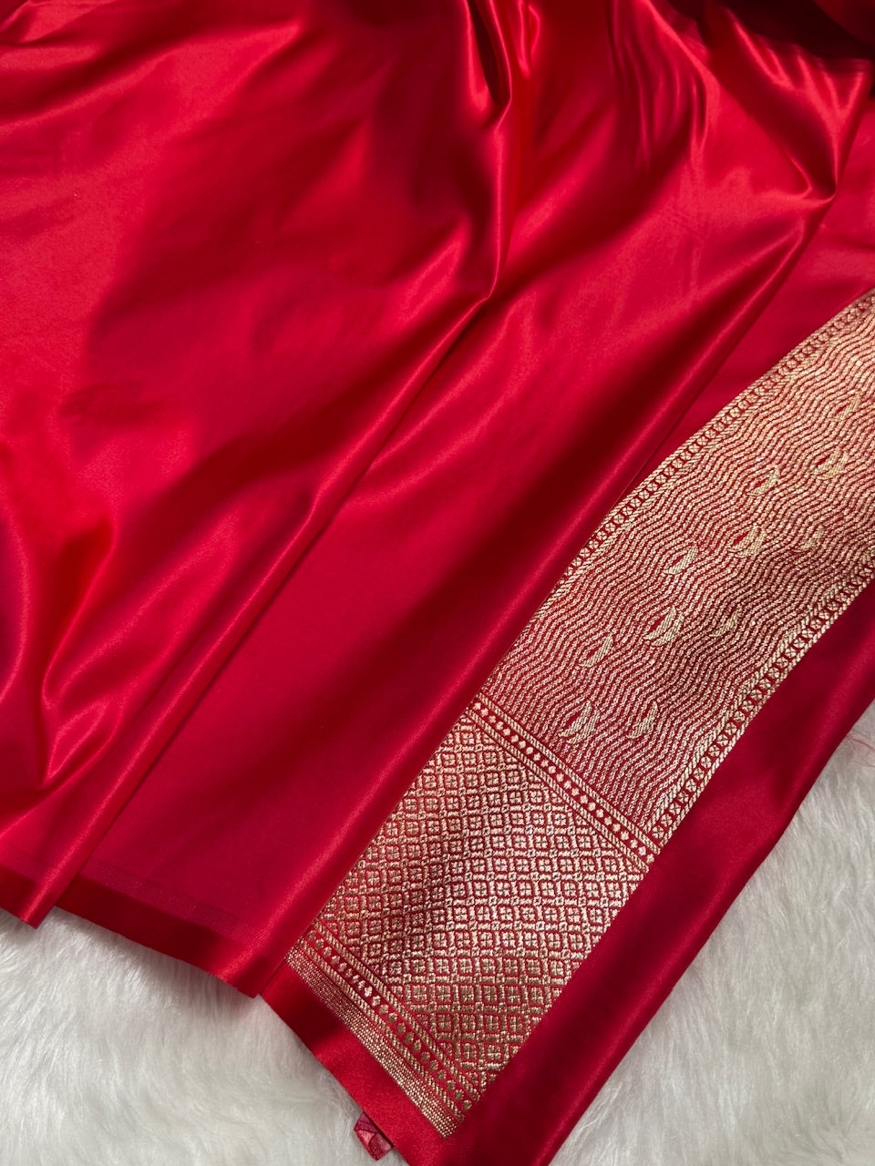 Red Banarasi Ghat Pattern Satin Katan Silk saree SK33