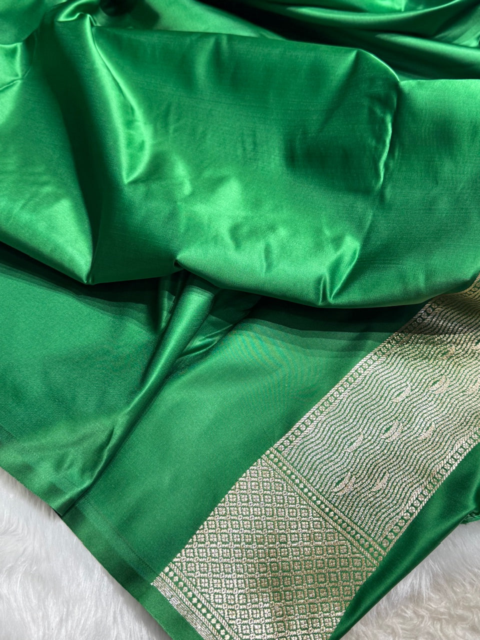 Light Bottle Green Banarasi Ghat Pattern Satin Katan Silk saree SK33