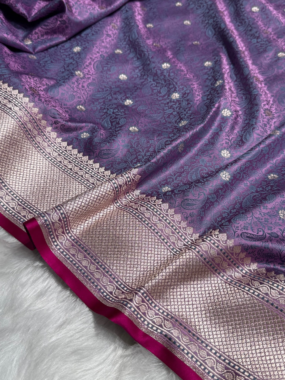 Dusty Lavender Shades Tanchoi Motif Mashru Silk Saree