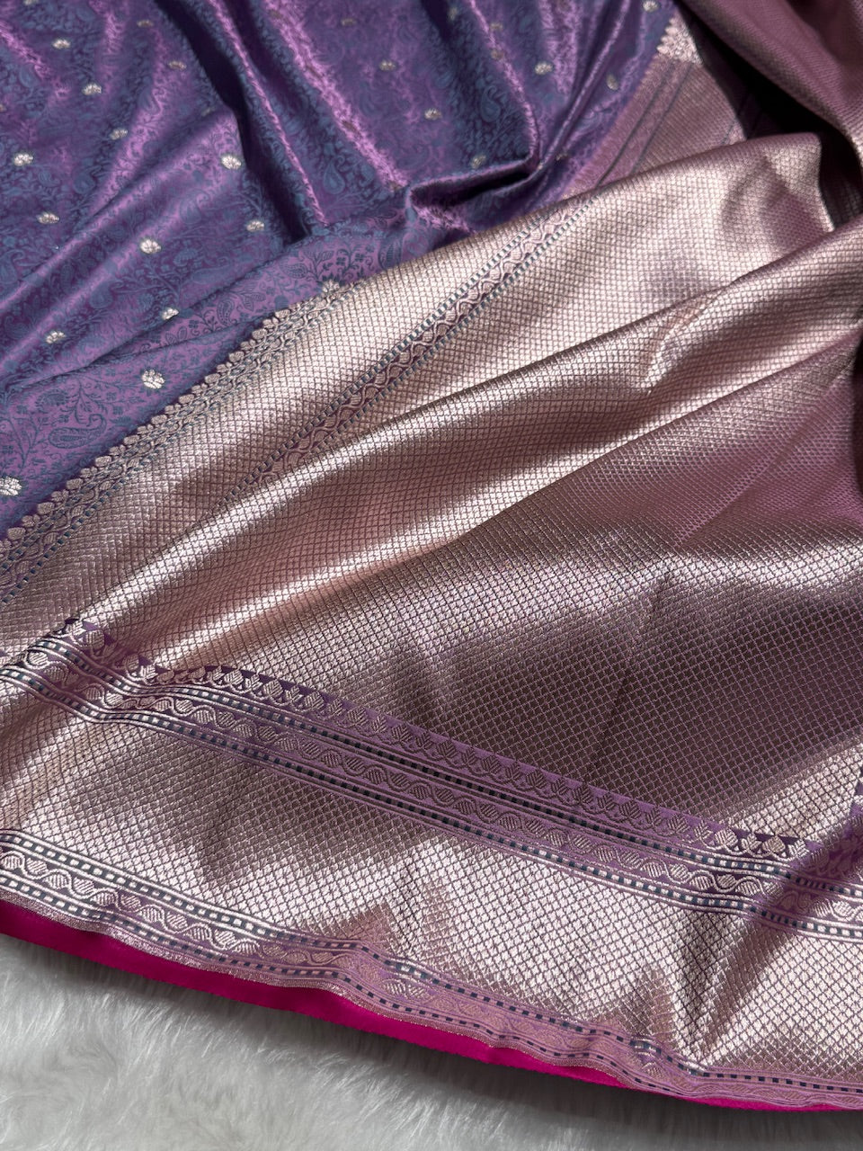Dusty Lavender Shades Tanchoi Motif Mashru Silk Saree