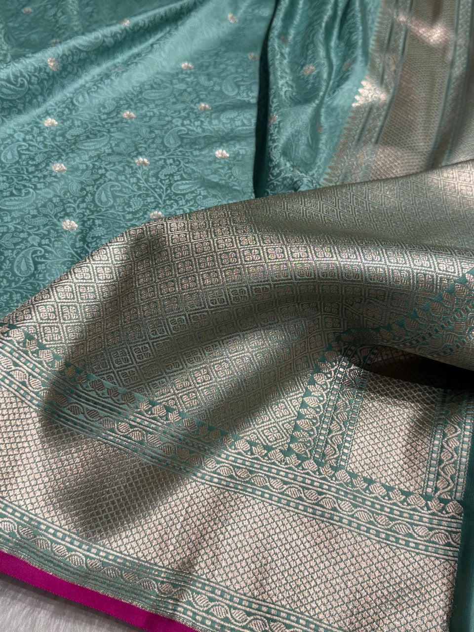 Turquoise Shades Tanchoi Motif Mashru Silk Saree