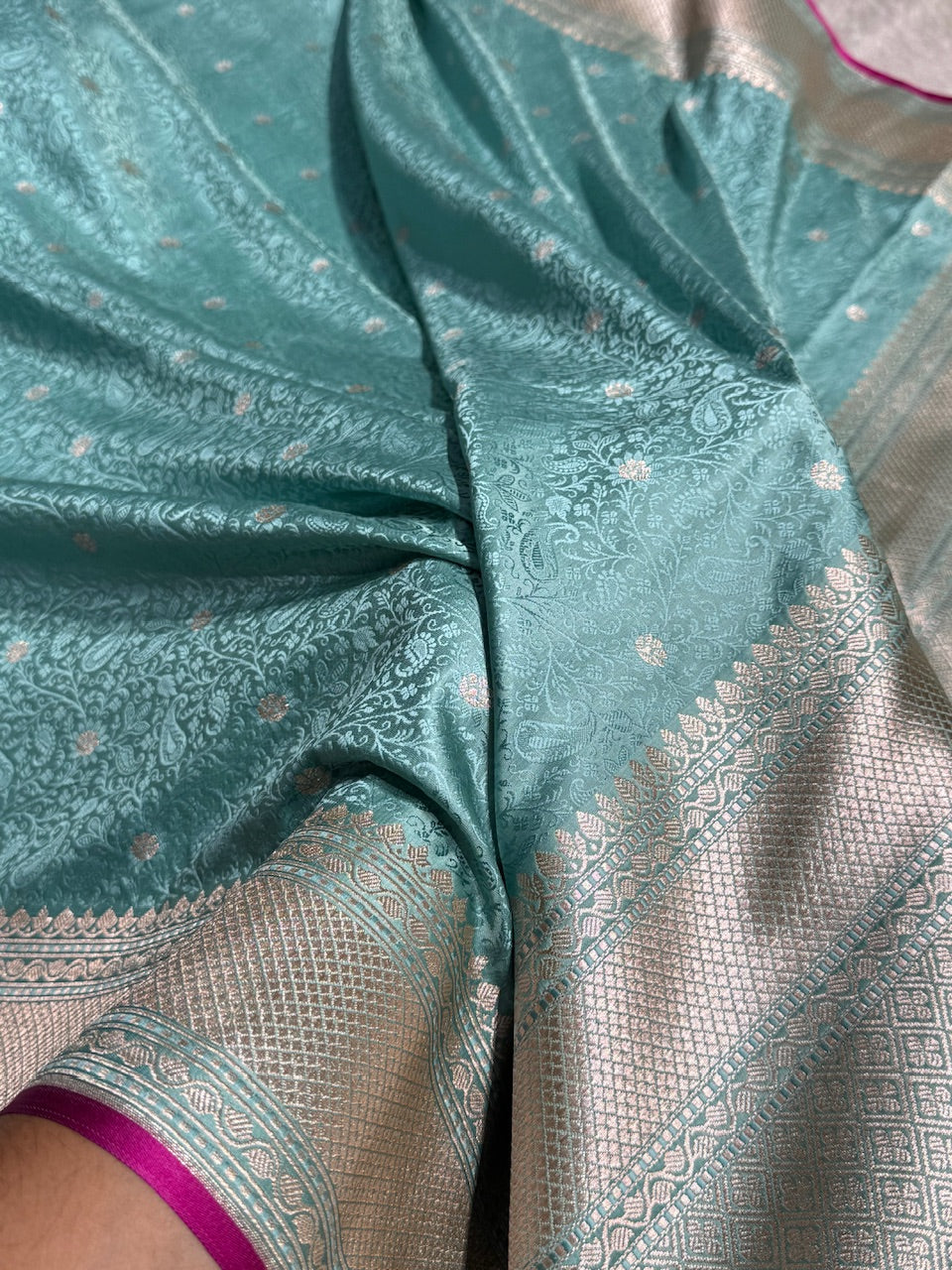 Turquoise Shades Tanchoi Motif Mashru Silk Saree