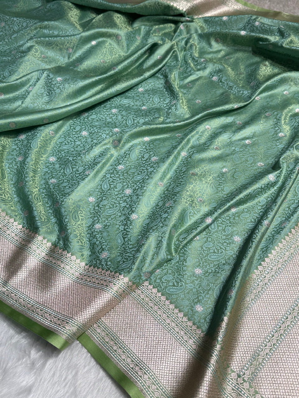 Sea Green Shades Tanchoi Motif Mashru Silk Saree