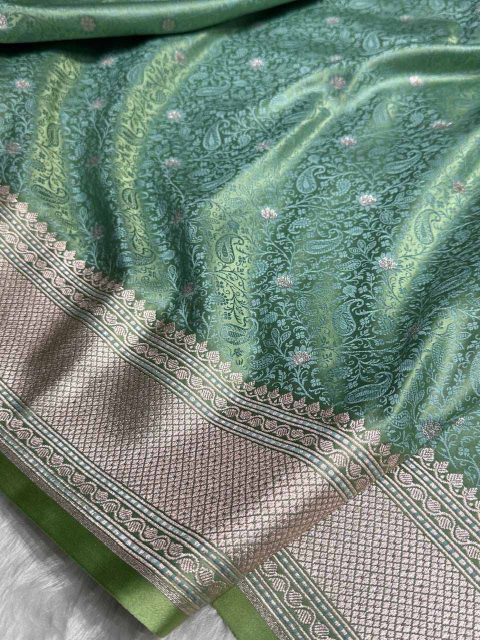 Sea Green Shades Tanchoi Motif Mashru Silk Saree