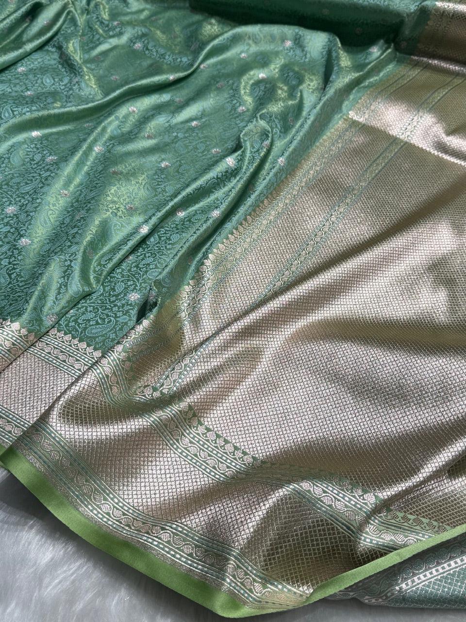 Sea Green Shades Tanchoi Motif Mashru Silk Saree