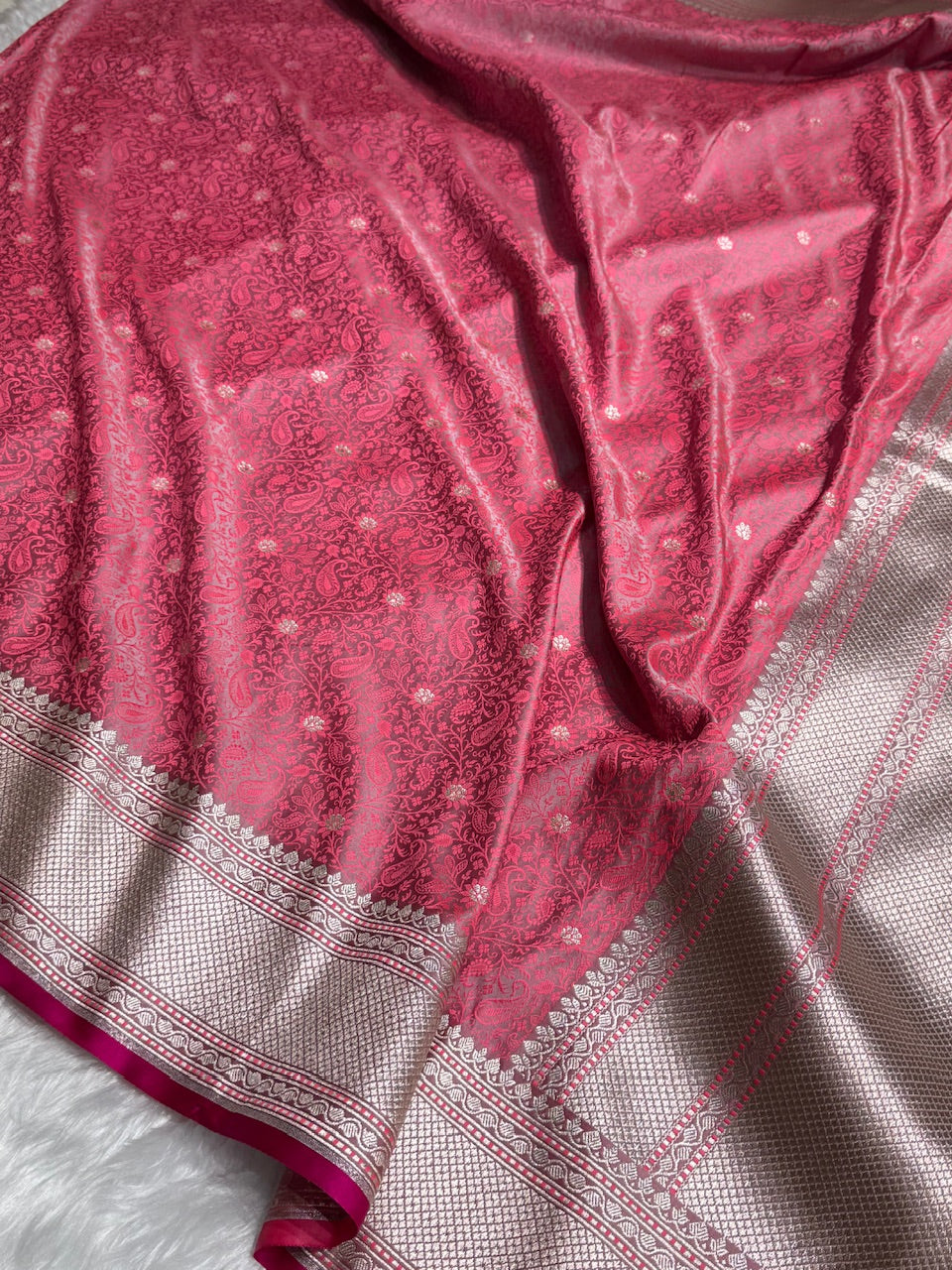 Strawberry Shades Tanchoi Motif Mashru Silk Saree