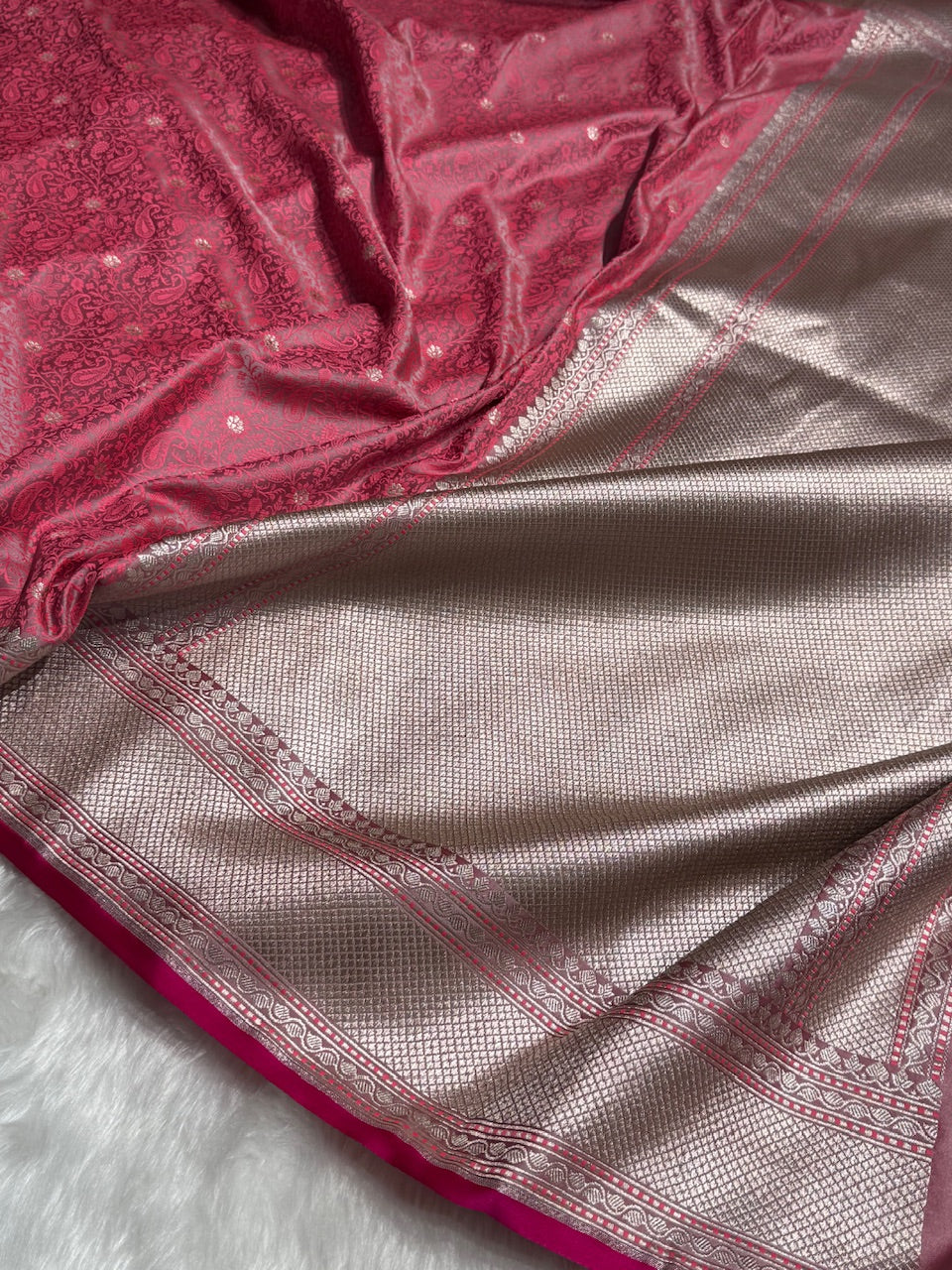 Strawberry Shades Tanchoi Motif Mashru Silk Saree