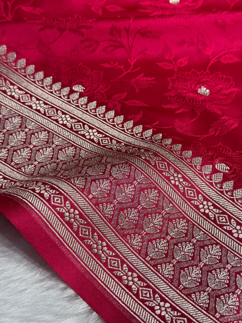 Banarasi Rani Floral Booti Mashru Silk Saree