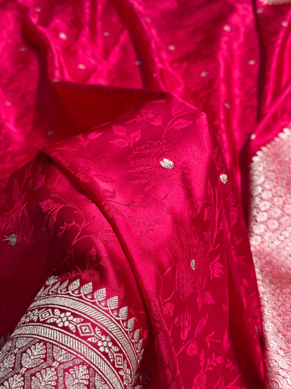 Banarasi Rani Floral Booti Mashru Silk Saree