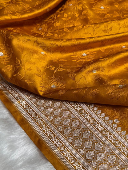 Banarasi Mustard Tanchoi Floral Booti Mashru Silk Saree