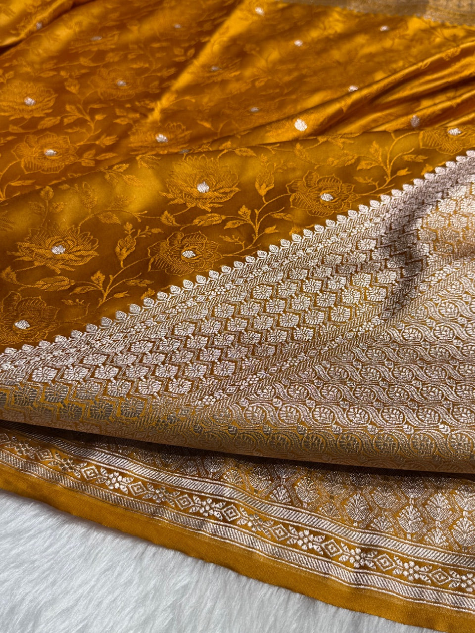 Banarasi Mustard Tanchoi Floral Booti Mashru Silk Saree
