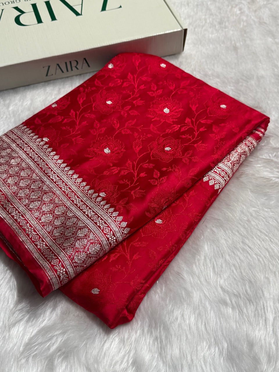 Banarasi Tanchoi Red Floral Booti Mashru Silk Saree