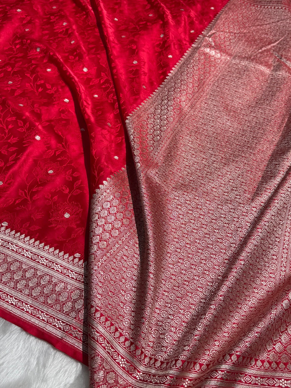 Banarasi Tanchoi Red Floral Booti Mashru Silk Saree
