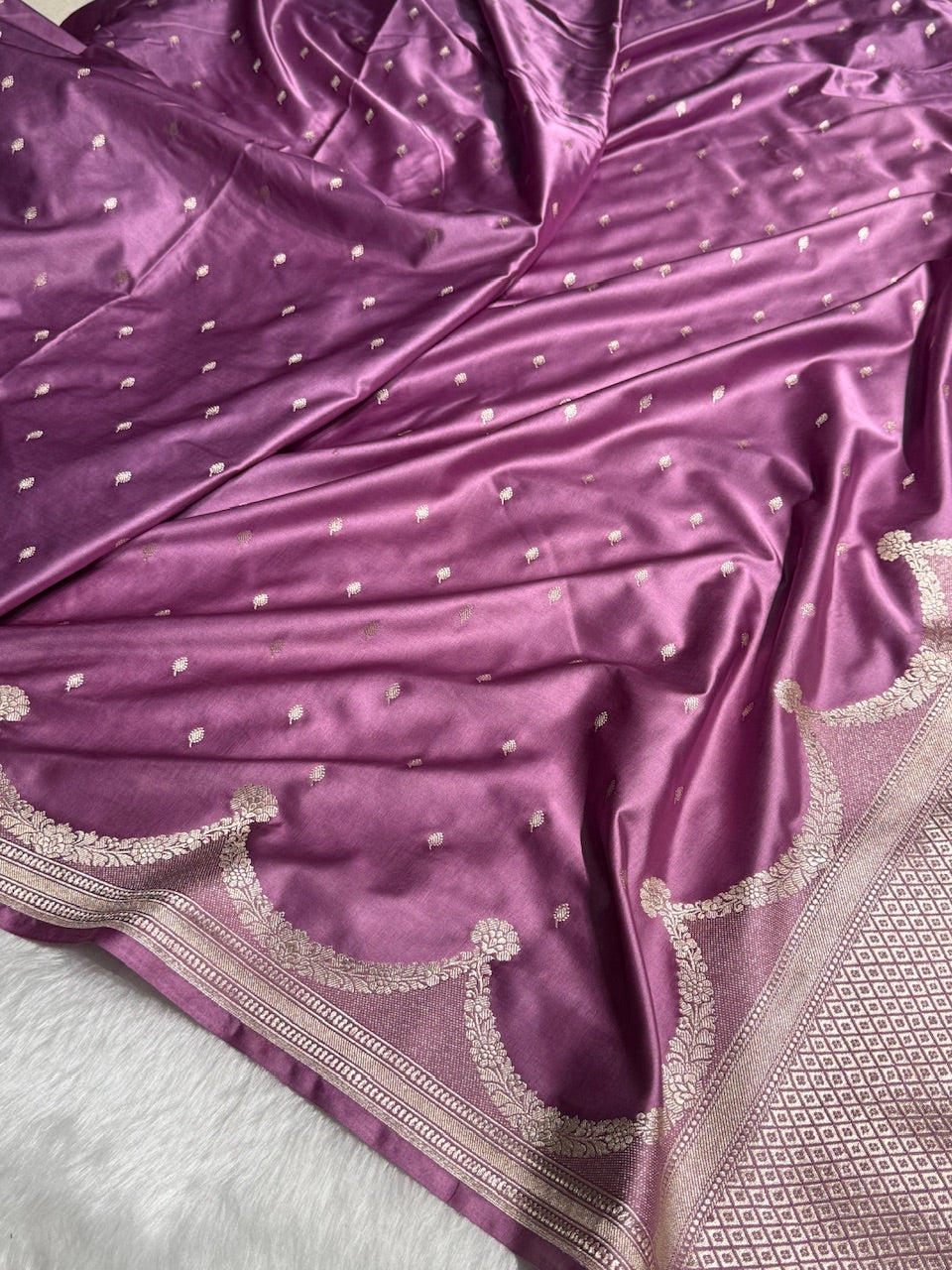 Dusty Lavender Shades Scallop Booti Mashru Silk Saree